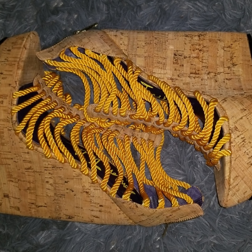 Shoes - Picture 4 of 4
